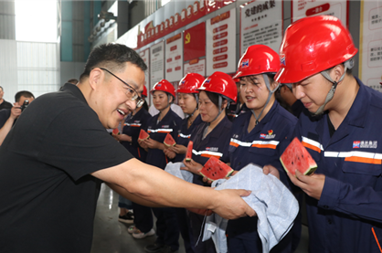 省总工会副主席杜长江到大发88安卓手机版钒钛调研企业工会工作并开展“送清凉”慰问活动